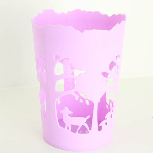 Plastic Flower Vase Designed with Hollow Out Artwork